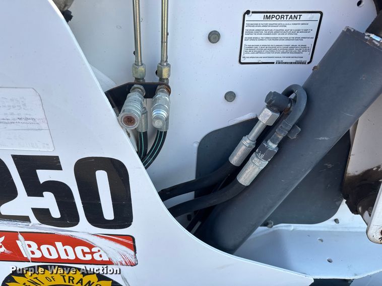 image for item EM8111 2007 Bobcat S250 skid steer loader