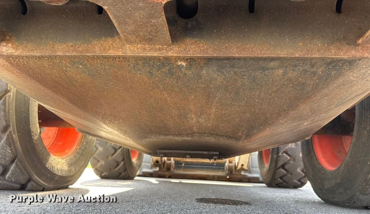 image for item EM8111 2007 Bobcat S250 skid steer loader