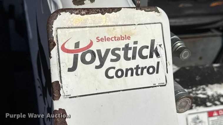 image for item EM8111 2007 Bobcat S250 skid steer loader