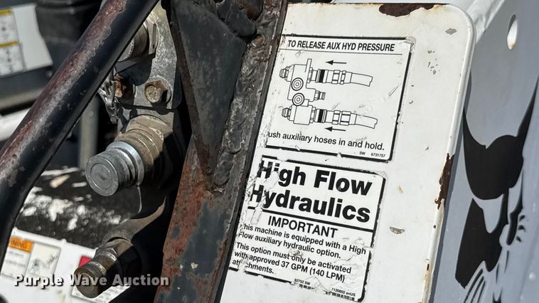 image for item EM8111 2007 Bobcat S250 skid steer loader