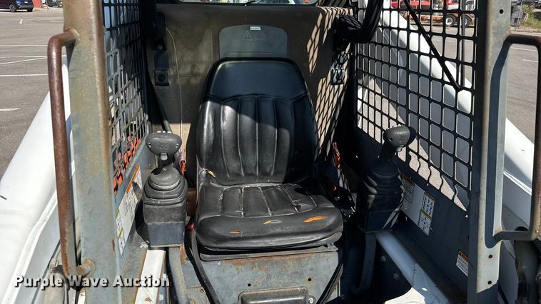 image for item EM8111 2007 Bobcat S250 skid steer loader