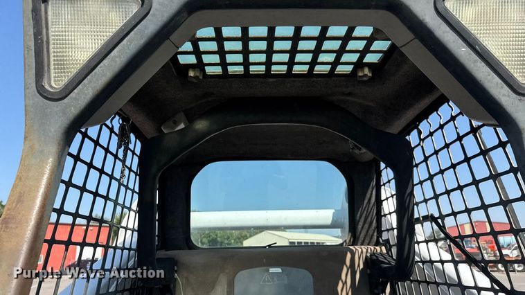 image for item EM8111 2007 Bobcat S250 skid steer loader