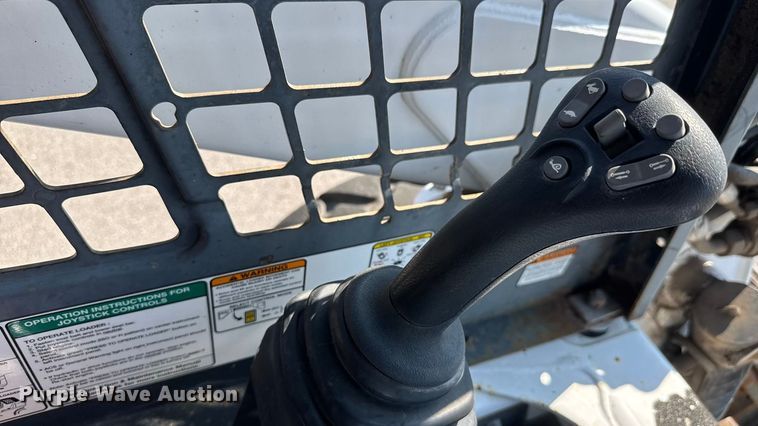 image for item EM8111 2007 Bobcat S250 skid steer loader