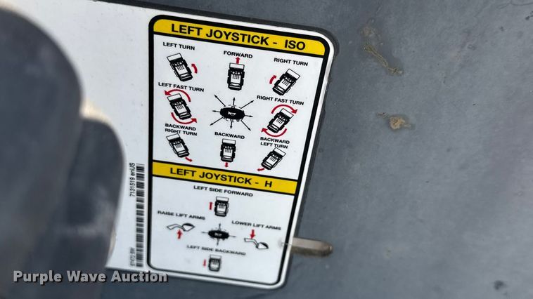 image for item EM8111 2007 Bobcat S250 skid steer loader