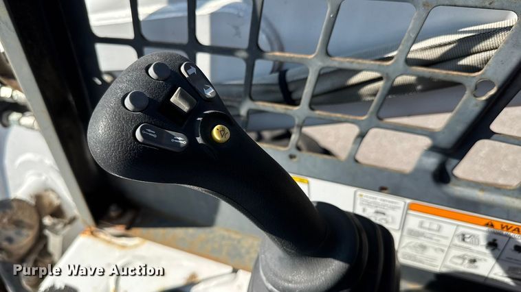 image for item EM8111 2007 Bobcat S250 skid steer loader