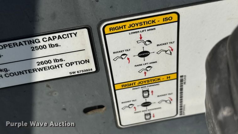 image for item EM8111 2007 Bobcat S250 skid steer loader