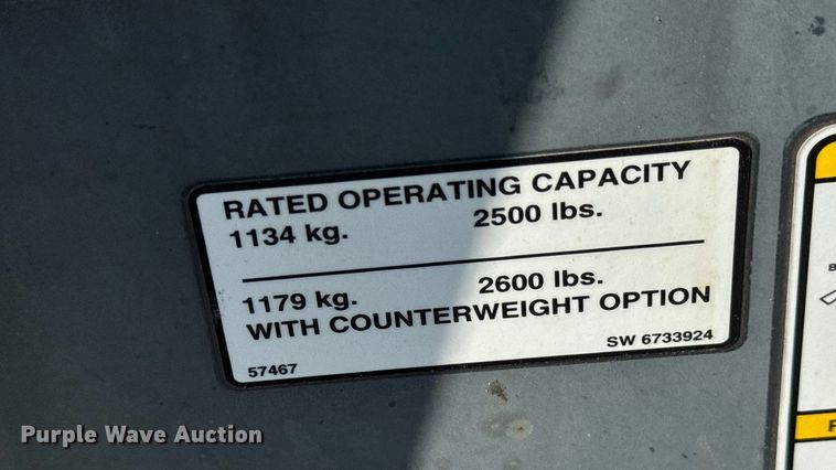 image for item EM8111 2007 Bobcat S250 skid steer loader