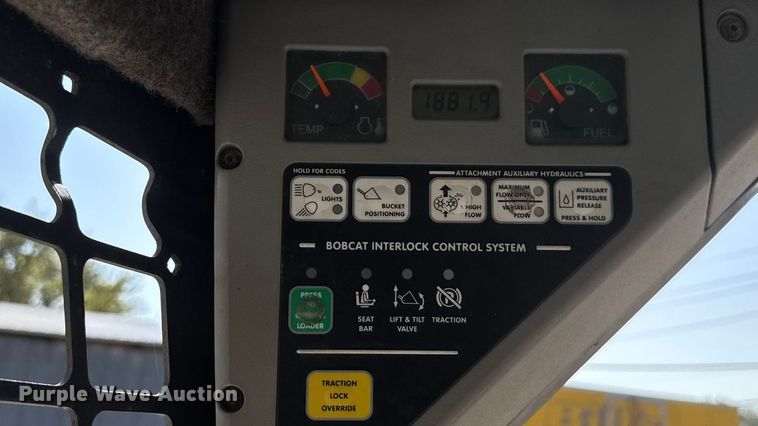 image for item EM8111 2007 Bobcat S250 skid steer loader