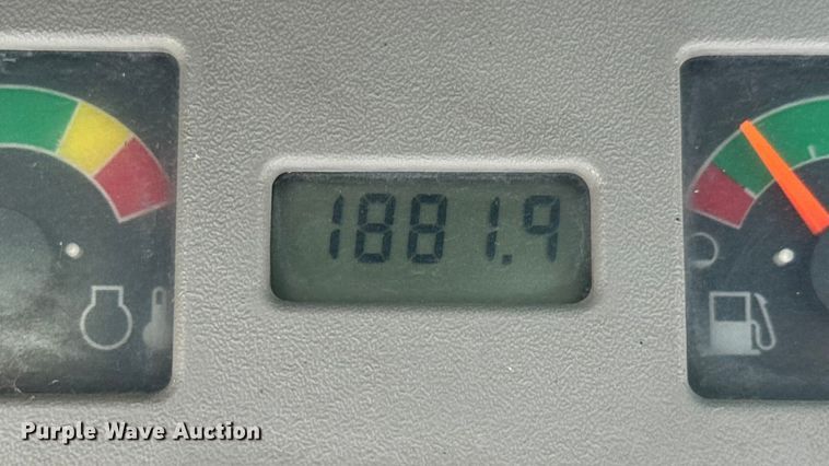 image for item EM8111 2007 Bobcat S250 skid steer loader