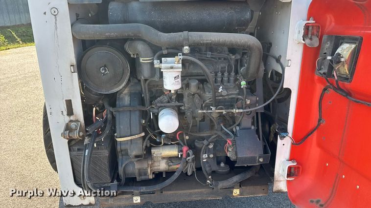 image for item EM8111 2007 Bobcat S250 skid steer loader