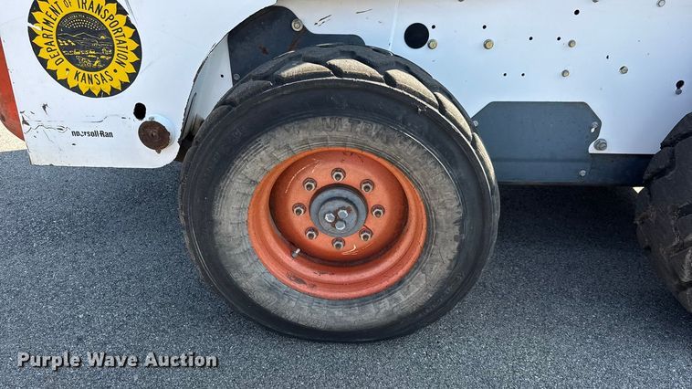 image for item EM8111 2007 Bobcat S250 skid steer loader