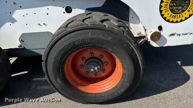 image for item EM8111 2007 Bobcat S250 skid steer loader