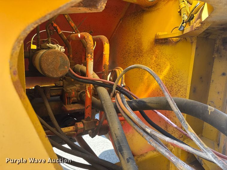 image for item EM8112 1993 John Deere 644G wheel loader