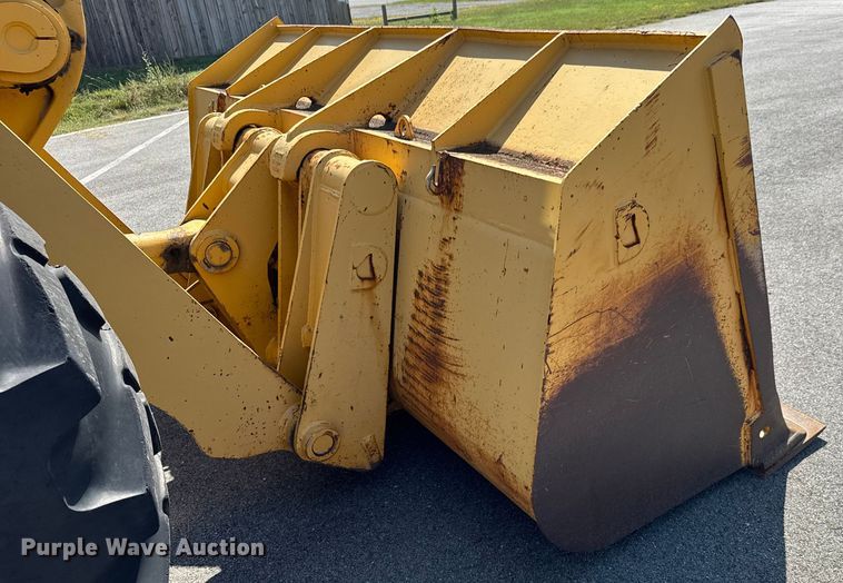 image for item EM8112 1993 John Deere 644G wheel loader