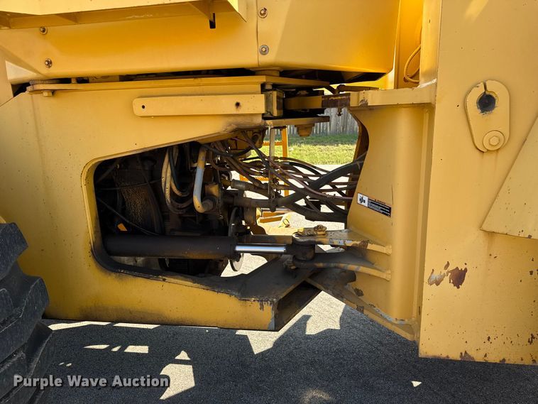 image for item EM8112 1993 John Deere 644G wheel loader