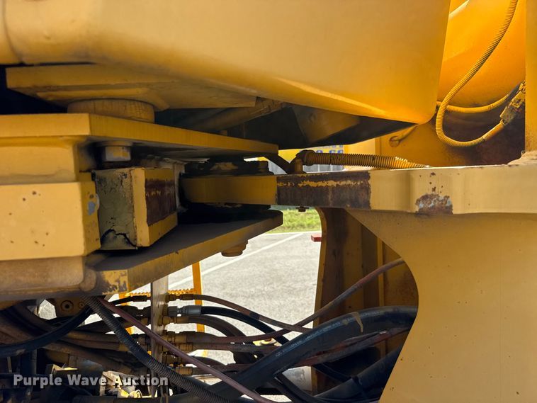 image for item EM8112 1993 John Deere 644G wheel loader