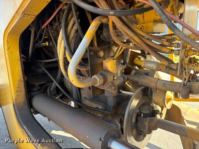 image for item EM8112 1993 John Deere 644G wheel loader