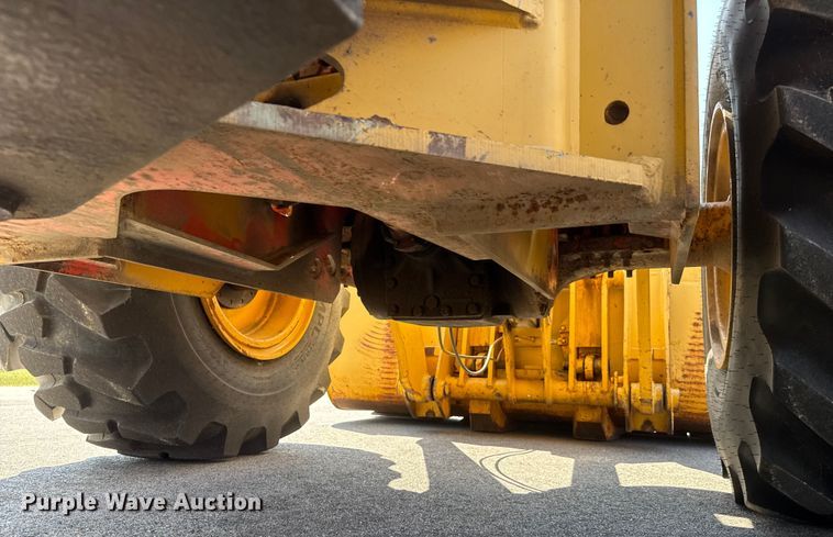 image for item EM8112 1993 John Deere 644G wheel loader