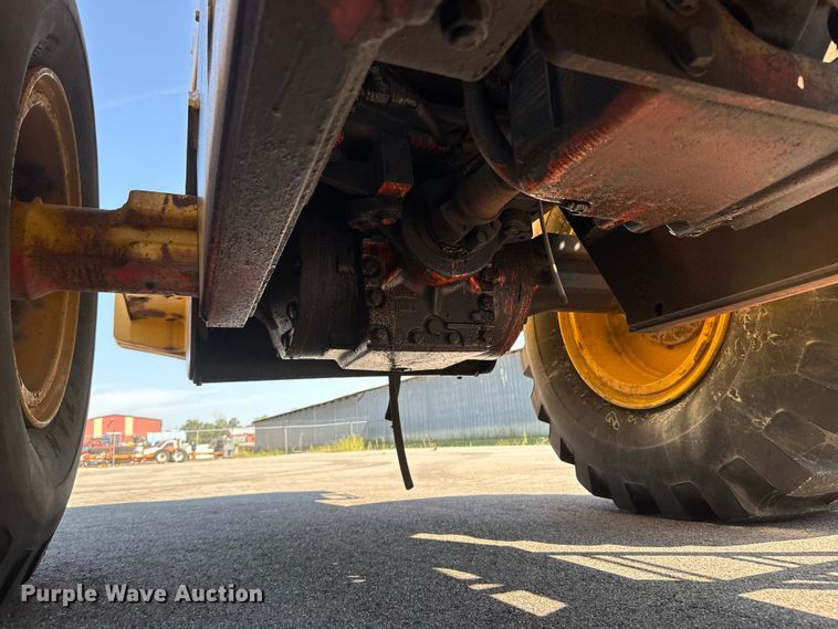 image for item EM8112 1993 John Deere 644G wheel loader