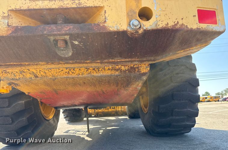 image for item EM8112 1993 John Deere 644G wheel loader