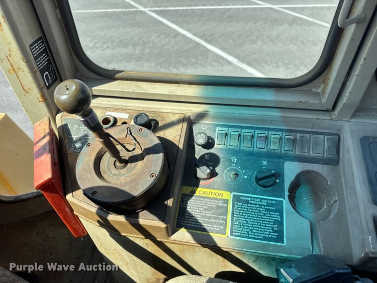 image for item EM8112 1993 John Deere 644G wheel loader