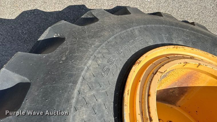 image for item EM8112 1993 John Deere 644G wheel loader