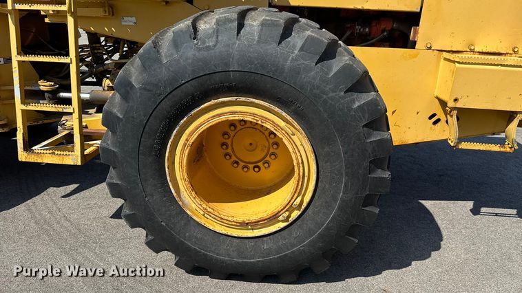 image for item EM8112 1993 John Deere 644G wheel loader