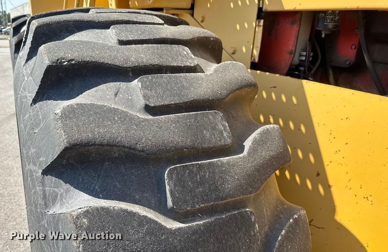 image for item EM8112 1993 John Deere 644G wheel loader