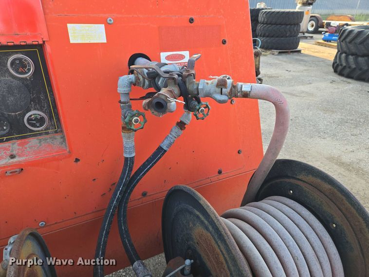 image for item EM8119 1999 Atlas Corp XAS90 air compressor