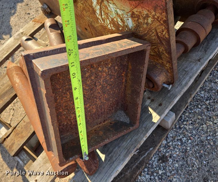 image for item EM8120 Kent breaker