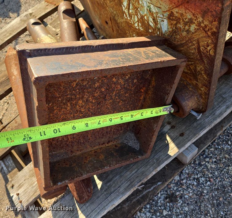 image for item EM8120 Kent breaker