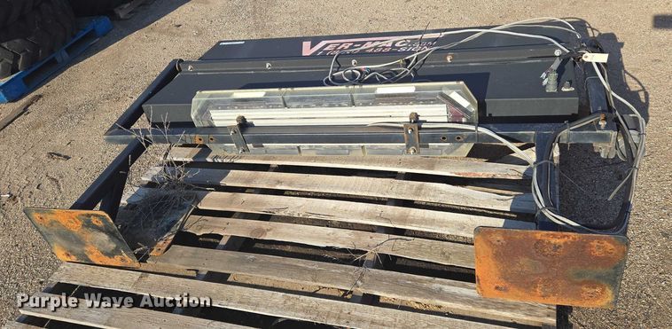 image for item EM8122 Ver-Mac message board