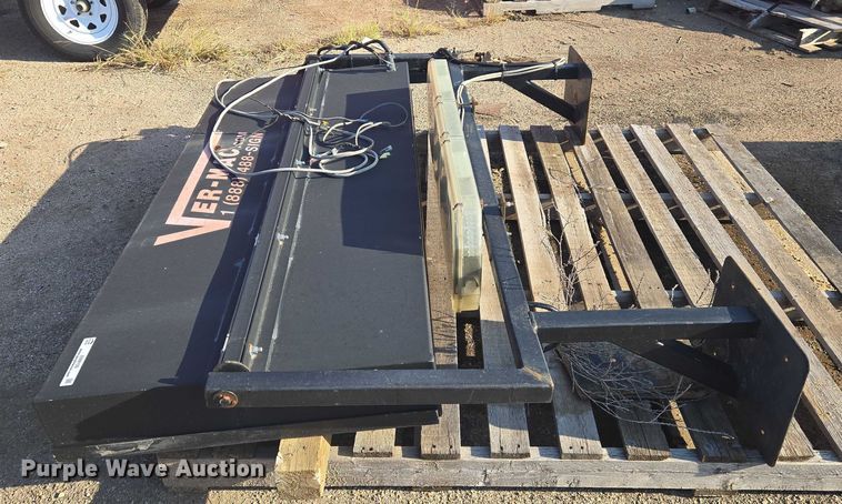 image for item EM8122 Ver-Mac message board