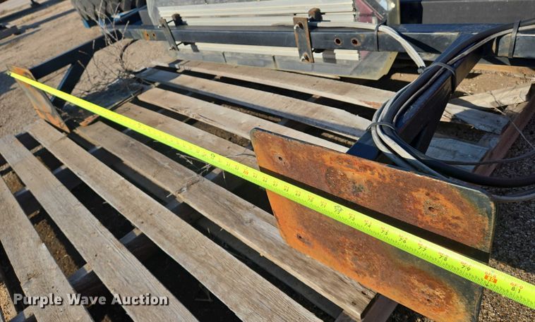 image for item EM8122 Ver-Mac message board