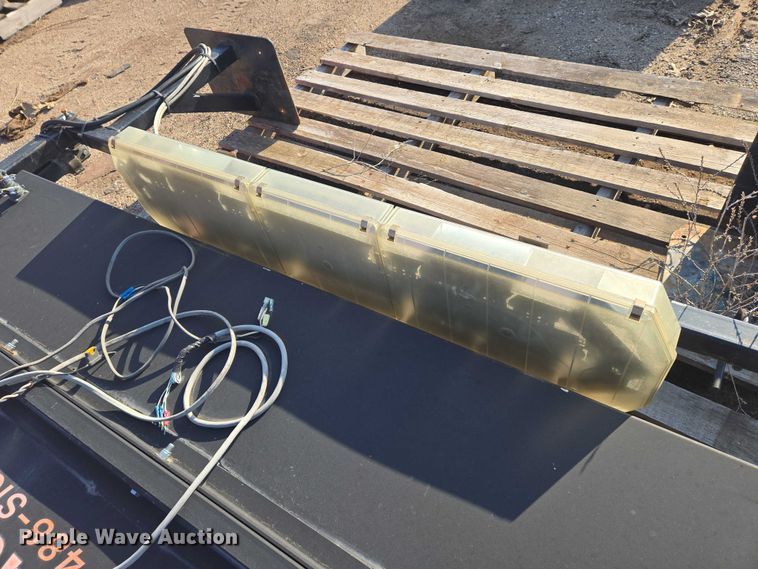 image for item EM8122 Ver-Mac message board