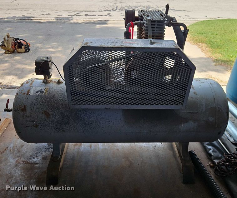 image for item EO4657 Quincy ATH3-80 air compressor