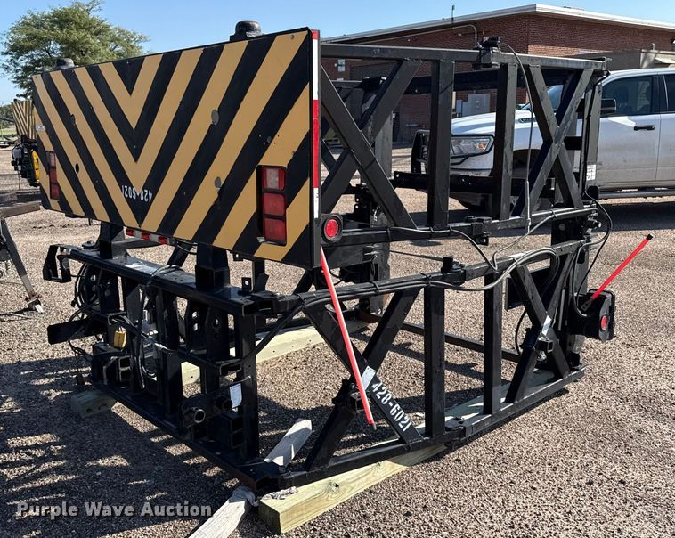 image for item EP0605 2011 Trinity TMA 9182 crash attenuator