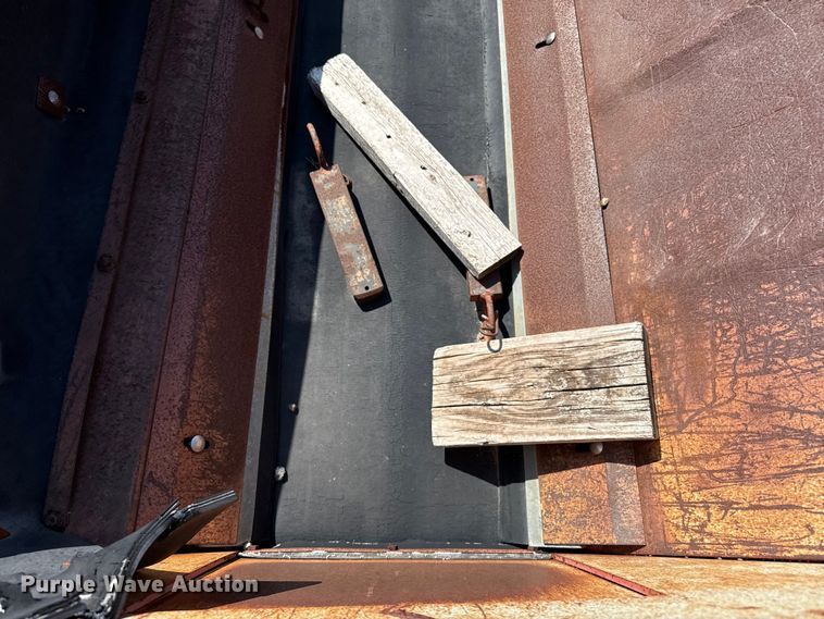 image for item EP0619 HTC 2000 shouldering machine