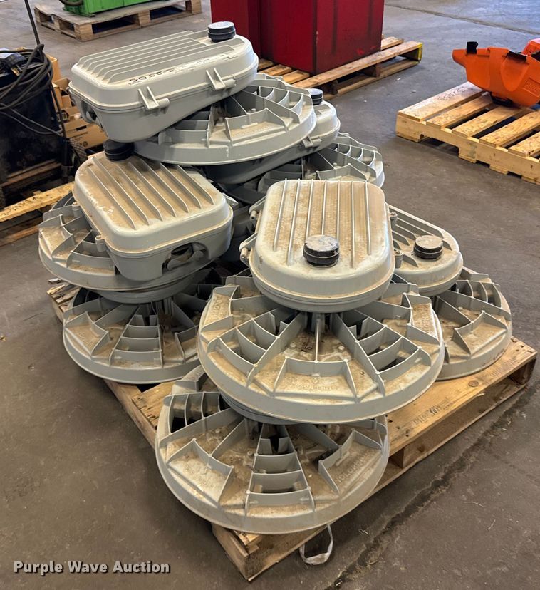 image for item ER2408 (8) Holophane street lights