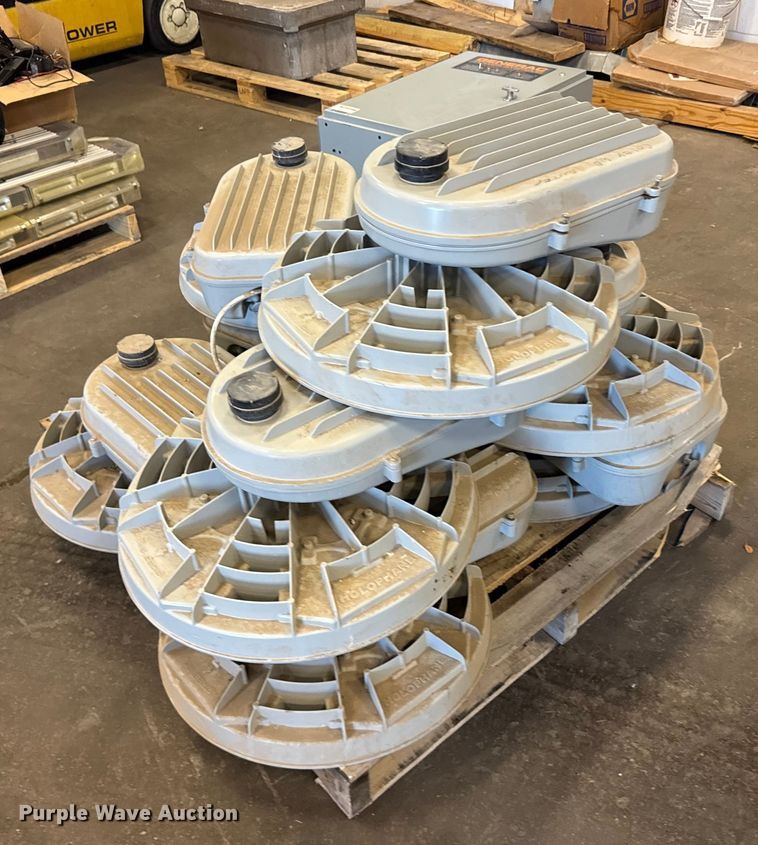 image for item ER2408 (8) Holophane street lights