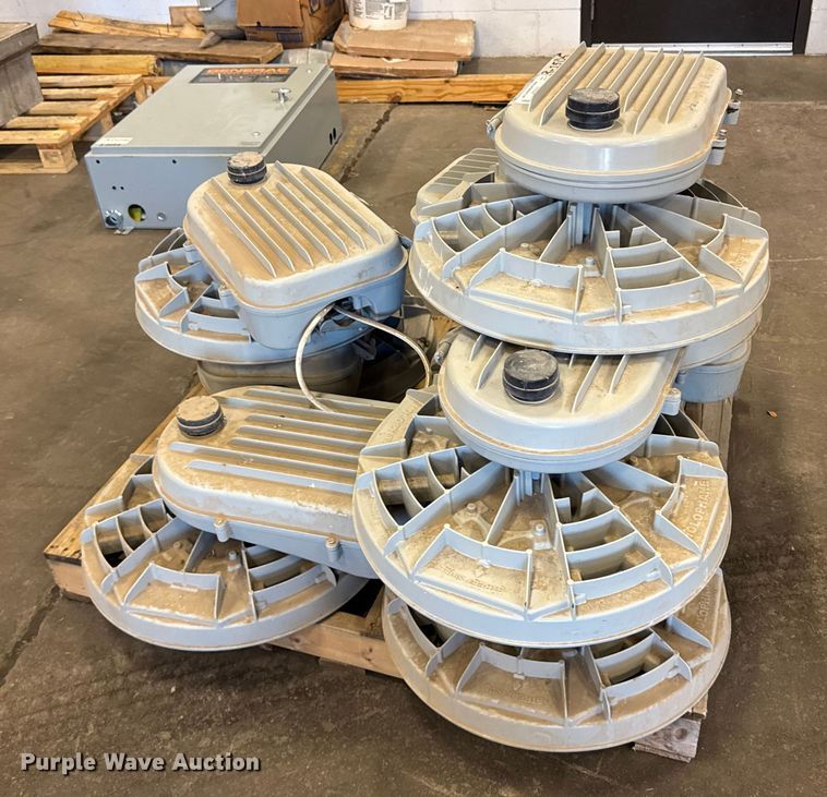 image for item ER2408 (8) Holophane street lights