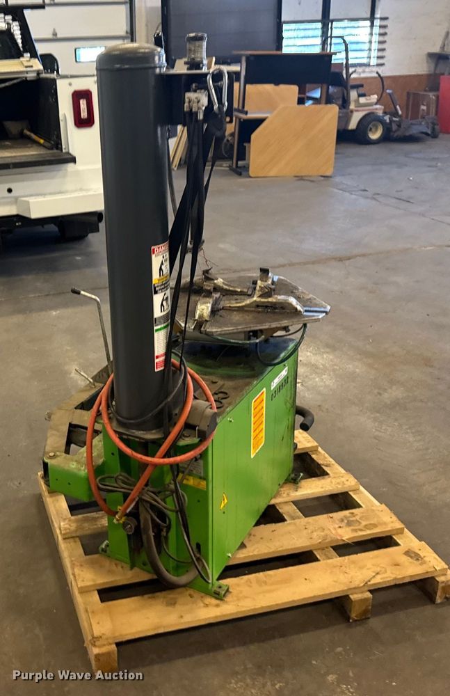 image for item ER2412 Bosch TC326 S tire machine