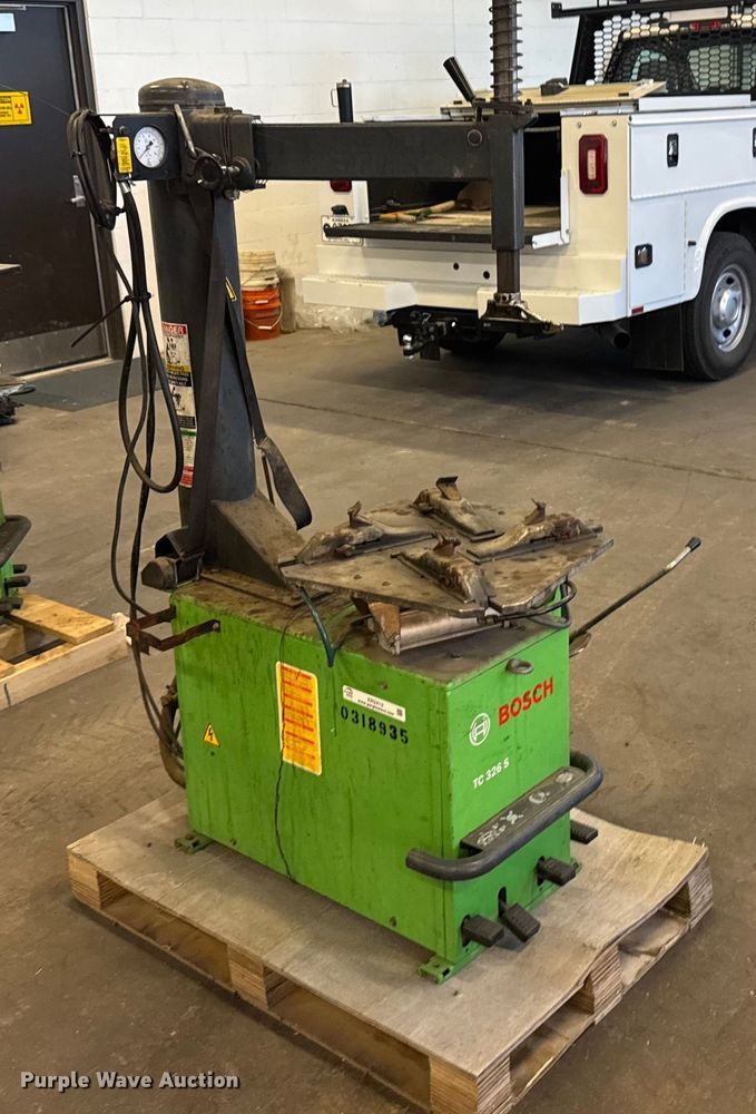 image for item ER2413 Bosch TC 326 S tire machine