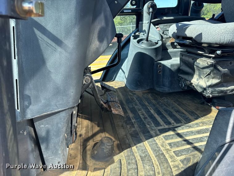 image for item ER2420 2005 John Deere 310G backhoe