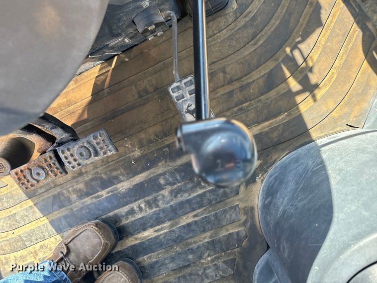 image for item ER2420 2005 John Deere 310G backhoe