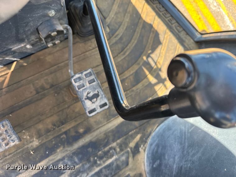 image for item ER2420 2005 John Deere 310G backhoe