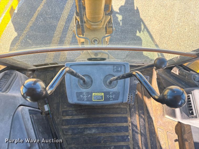 image for item ER2420 2005 John Deere 310G backhoe