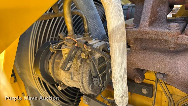 image for item ER2420 2005 John Deere 310G backhoe