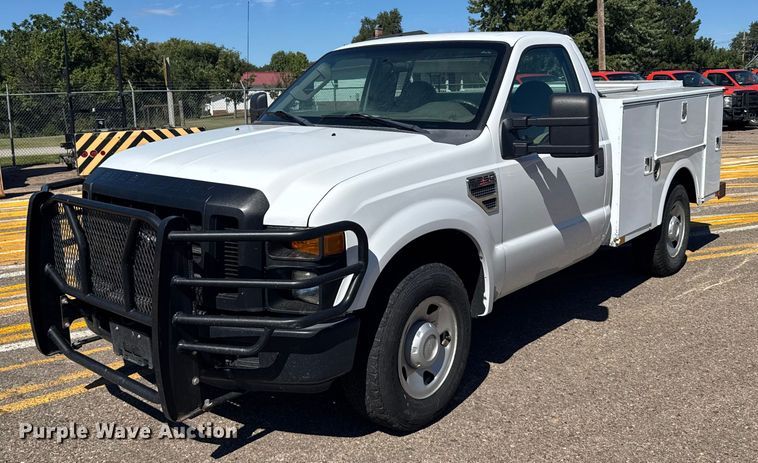 image for item ER2421 2008 Ford F250 Super Duty utility bed pickup truck