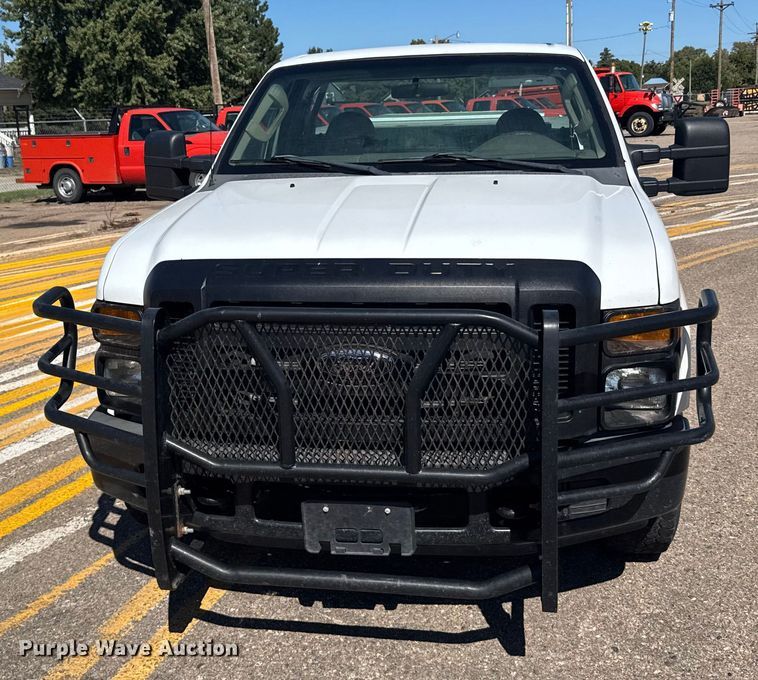 image for item ER2421 2008 Ford F250 Super Duty utility bed pickup truck